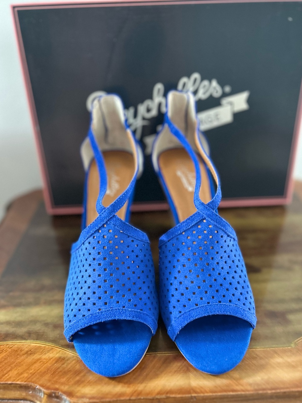 Seychelles Heritage Gamble Cone Heeled Sandal in Electric Blue Suede sz 7.5 - Picture 3 of 11
